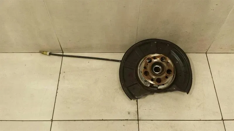 Mercedes CLS W218 W212 Right Rear Hub A2123500241 Wheel Bearing Housing Rear Right