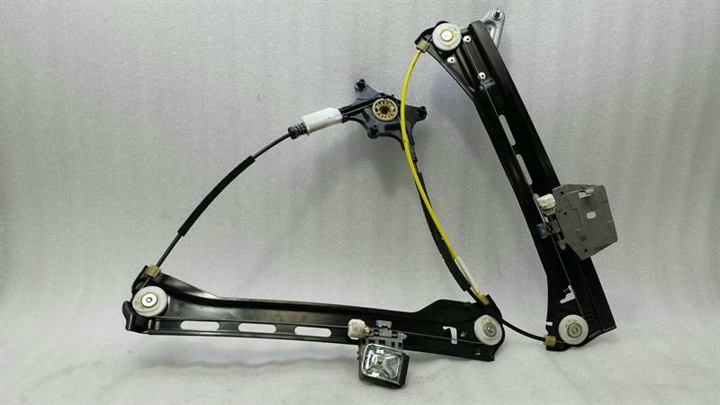 Mercedes-Benz CLS (C218) Mercedes W218 Right Front Door Winder A2187200479 Window Regulator Front Right Body type: Saloon
Fuel: Petrol