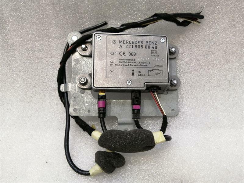 Mercedes-Benz A (W169) Mercedes S-class W221 aerial / antenna A2219050040 antenna Body type: Saloon
Fuel: Petrol