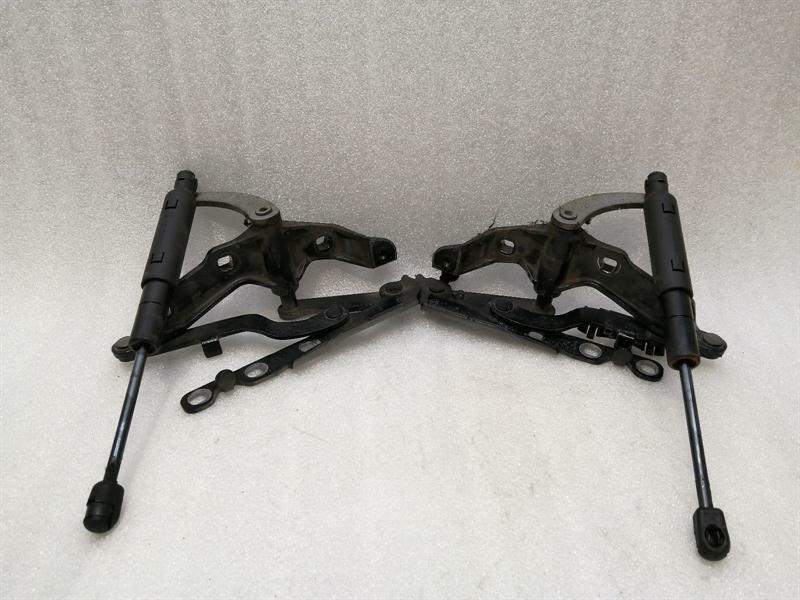 Mercedes-Benz A (W169) MERCEDES S-CLASS W221 BONNET HINGE SET A2218800328 HOOD HINGE SET Body type: Saloon
Fuel: Petrol