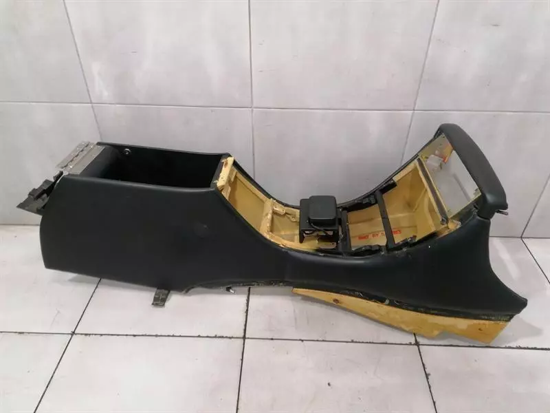 Bentley Arnage BENTLEY ARNAGE GREEN LABEL Console PV22837PB Center Console Body type: Saloon
Fuel: Petrol