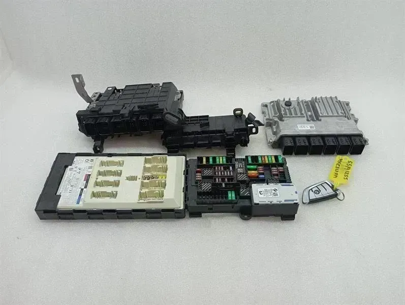 BMW 8 (G15) 2024 BMW 8 Series 18--25 G16 M8 DME SET Engine ECU 5A53263 SET Engine ECU Body type: Saloon
Fuel: Petrol