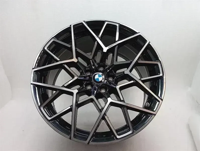 BMW 8 (G15) BMW 8 Series 18--25 G16 M8 Alloy Wheel 8089568 Alloy Wheel 9.5J x 20 ET 28 FRONT Body type: Saloon
Fuel: Petrol