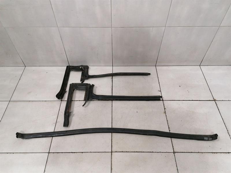 Ferrari 458 Door Seal Ferrari 458 F142 Spider Seal 84163210 LH + RH G...