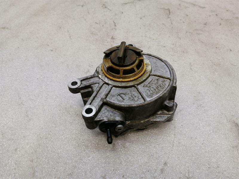 BMW 5 (F10 / F11) BMW 5 Series F10 M5 F12 M6 Vacuum Pump 8605976 Vacuum Pump