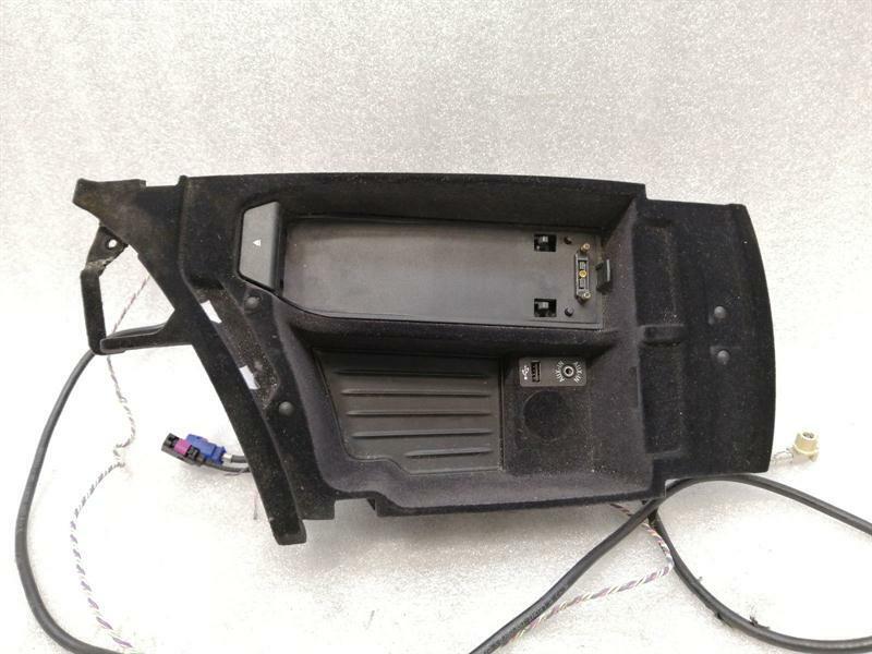 BMW 5 (F10 / F11) BMW 5 Series F10 Console With Phone Craddle 9220651 Phone Center Console Body type: Saloon
Fuel: Petrol