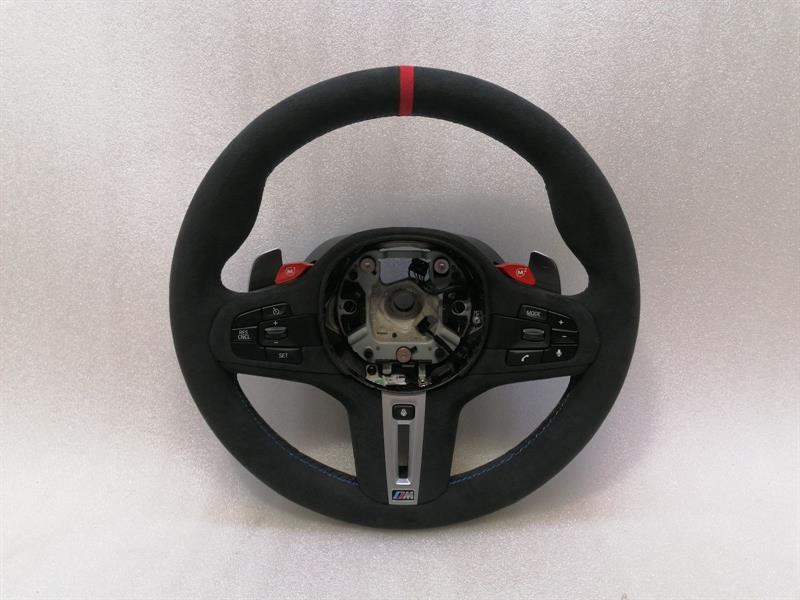 BMW 5 (G30 / G31) BMW 5 SERIES F90 G30 M5 M STEERING WHEEL HEATING NEW ALCANTARA Body type: Saloon
Fuel: Petrol