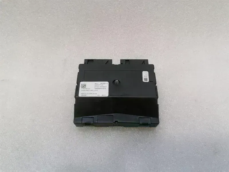BMW 5 (G30 / G31) BMW 5 Series F90 G30 M5 Electronic Module HVAC 9439011 A/C Control Unit Body type: Saloon
Fuel: Petrol