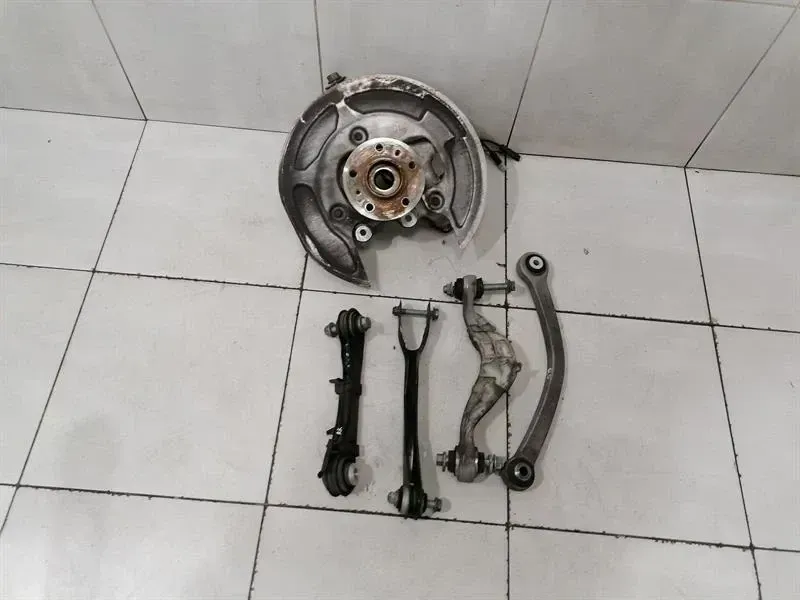 BMW 5 (G30 / G31) BMW 5 Series F90 G30 M5 Right Rear Hub 33307857066 Wheel Bearing Housing Rear Right Body type: Saloon
Fuel: Petrol