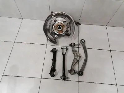 Moyeu arrière droit BMW Série 5 F90 G30 M5 33307857066 Carter de roulement de roue arrière droit