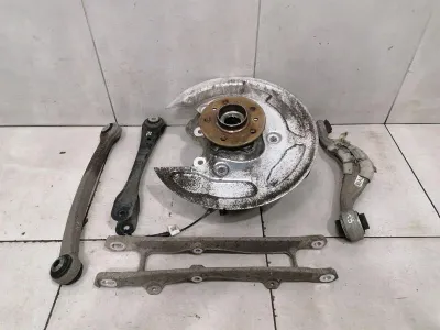 BMW 5 серия F90 G30 M5 задна лява главина 7857065 корпус на колесен лагер задна лява
