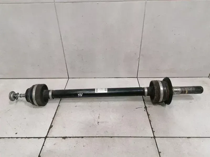 BMW 5 (G30 / G31) BMW 5 F90 G30 M5 drive shaft rear right 7856936 rear right drive shaft Body type: Saloon
Fuel: Petrol
