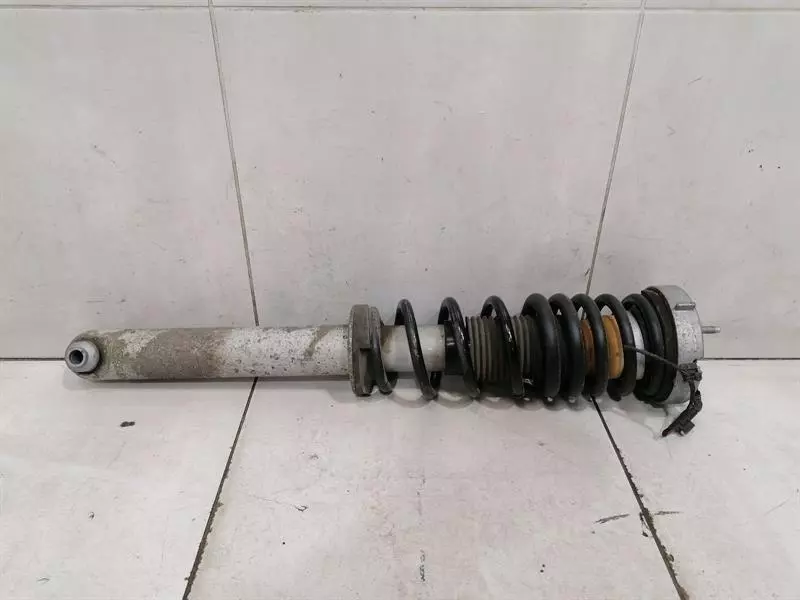 BMW 5 (G30 / G31) BMW 5 Series F90 G30 M5 Shock Absorber Rear 8074121 Rear Shock Absorber Body type: Saloon
Fuel: Petrol