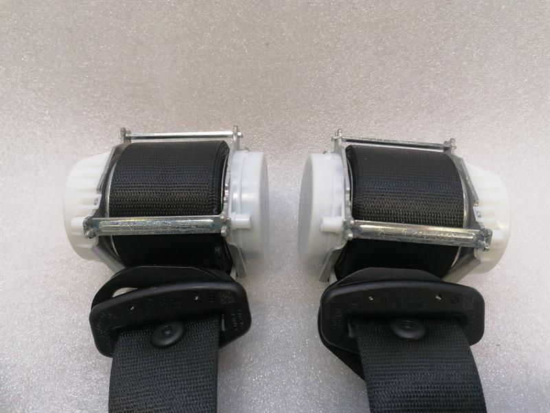 BMW 6 (F06 / F12 / F13) BMW 6 Series F13 rear seat belt set 722643904 seat belt rear seat set Body type: Coupe
Fuel: Petrol