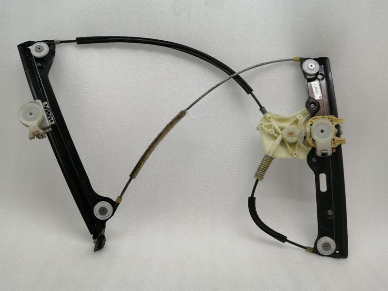 BMW 6 (F06 / F12 / F13) BMW 6 Series F13 Right Front Door Winder 7303786 Front Right Window Body type: Coupe
Fuel: Petrol