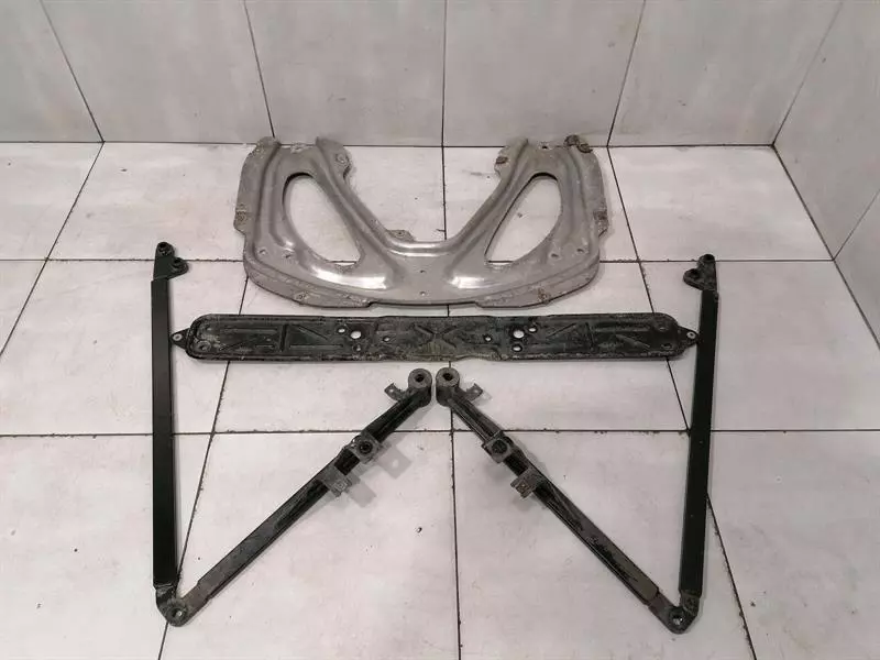 BMW 6 (F06 / F12 / F13) BMW 6 Series F13 UNDERTRAY 33322284341 holder carrier rear axle Body type: Coupe
Fuel: Petrol
