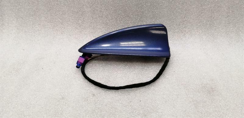 BMW 7 (E65 / E66 / E67 / E68) BMW 7 series E65 Roof GPS Aerial / Antenna 6953210 Antenna Body type: Saloon
Fuel: Petrol