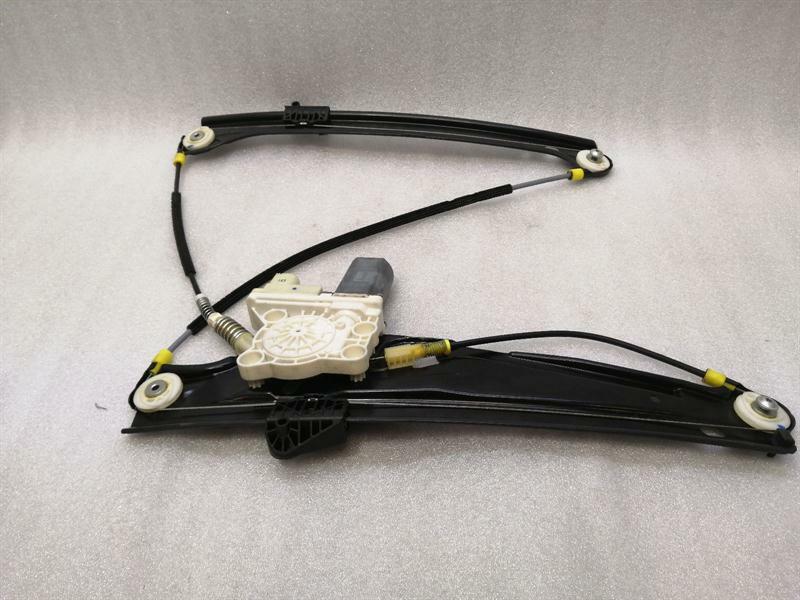 BMW 7 (E65 / E66 / E67 / E68) BMW 7 series E65 left front door winder 7202479 power window front left Body type: Saloon
Fuel: Petrol