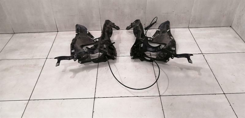 BMW 7 (E65 / E66 / E67 / E68) BMW 7 series E65 headlight bracket 7022967 lock carrier front mask Body type: Saloon
Fuel: Petrol