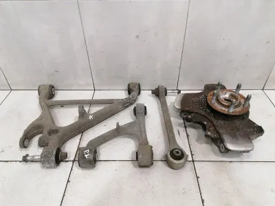Aston Martin Vantage V8 Lewa tylna piasta 8D33-5A971-AB Obudowa łożyska koła tylnego lewego