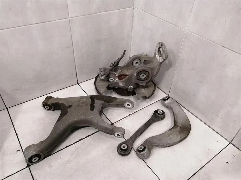 Audi RS5 8T Right Rear Hub 8K0505432AS wheel bearing housing rear right