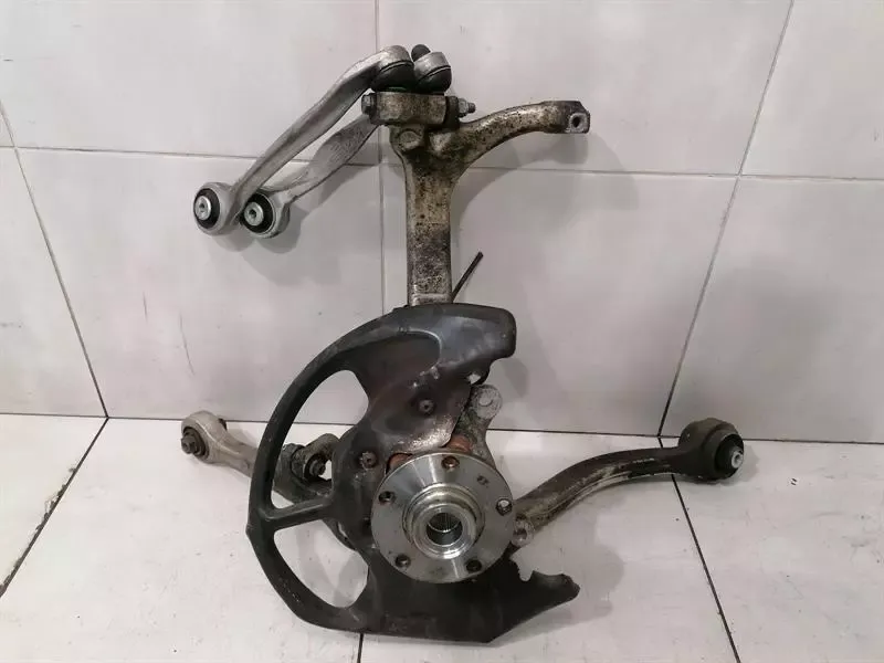 Audi RS4 8E B7 Left Front Hub 8E0407253F Wheel Bearing Housing Front Left