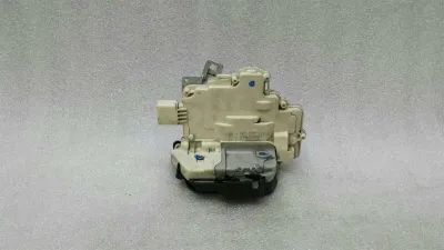 Audi RS4 8E B7 A4 RHD zamek drzwi przednich lewych 8E2837015AA prawa kierownica