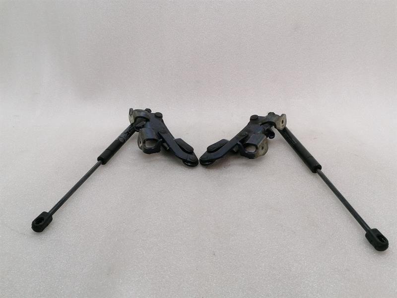 Maserati GranTurismo 2023-... Maserati Granturismo M145 Bonnet Hinge Set 81082700 Hood Hinge Set