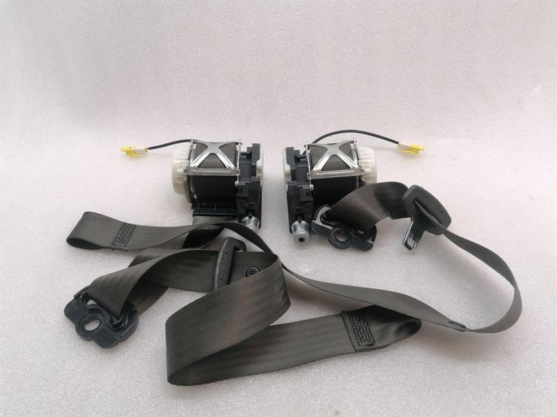 Maserati GranTurismo Maserati Granturismo M145 front seat belt set 80086591 seat belt front set Body type: Coupe
Fuel: Petrol