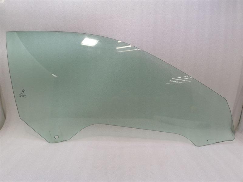 Maserati GranTurismo Maserati Granturismo M145 right front door glass 68363200 door window front right Body type: Coupe
Fuel: Petrol