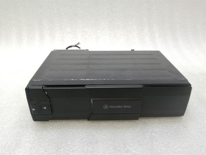 Mercedes-Benz CLK (W208) Mercedes CLK W208 CD Changer A0028207989 CD Changer Body type: Convertible
Fuel: Petrol