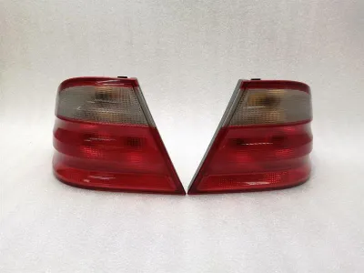 Mercedes CLK W208 zestaw lamp tylnych A2088200164 zestaw lamp tylnych tył facelift