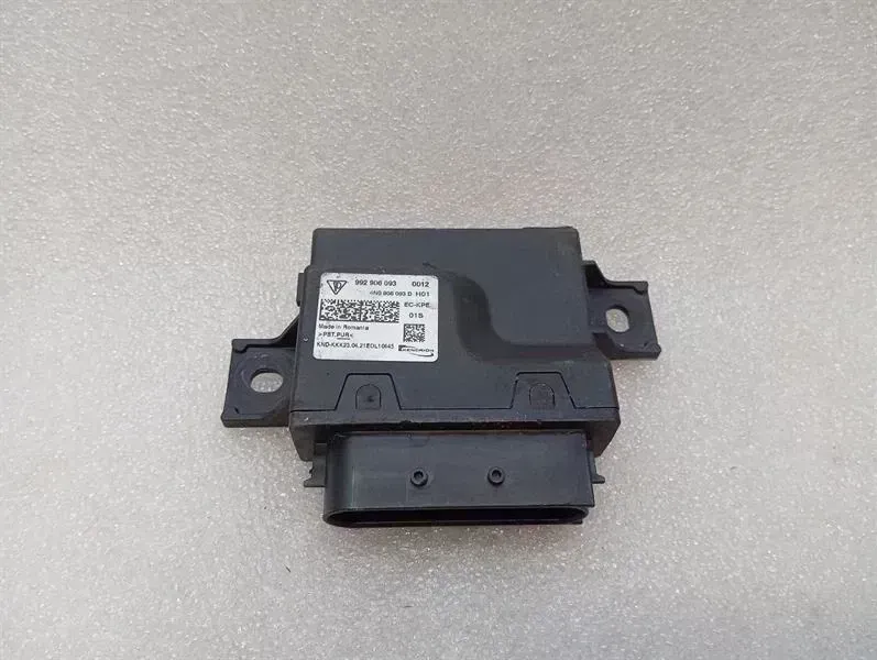 Porsche 911 (992) Porsche 911 992 electronic modules 992906093 control unit fuel pump Body type: Coupe
Fuel: Petrol