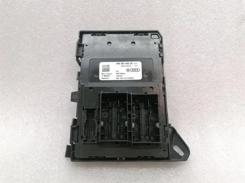 Porsche 911 (992) Porsche 911 992 body control module 4N0907063JG control unit Body type: Coupe
Fuel: Petrol