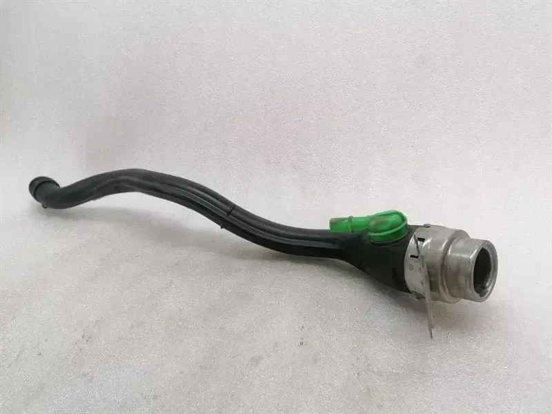 Porsche 911 (992) Porsche 911 992 Fuel Filler Neck 992201106F Fill Connector Body type: Coupe
Fuel: Petrol