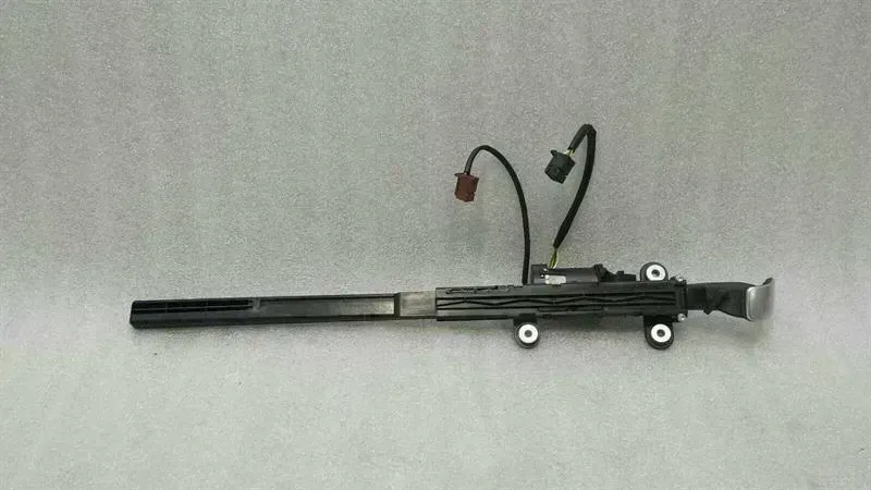 BMW 3 (E90 / E91 / E92 / E93) BMW 3 Series E92 Right Belt Tensioner 9165380 Belt Sender Right