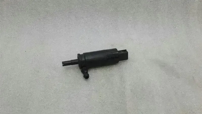 BMW 3 (E90 / E91 / E92 / E93) BMW 3 Series E92 E87 E64 E61 Washer Fluid Pump 6973097 Washer Water Pump