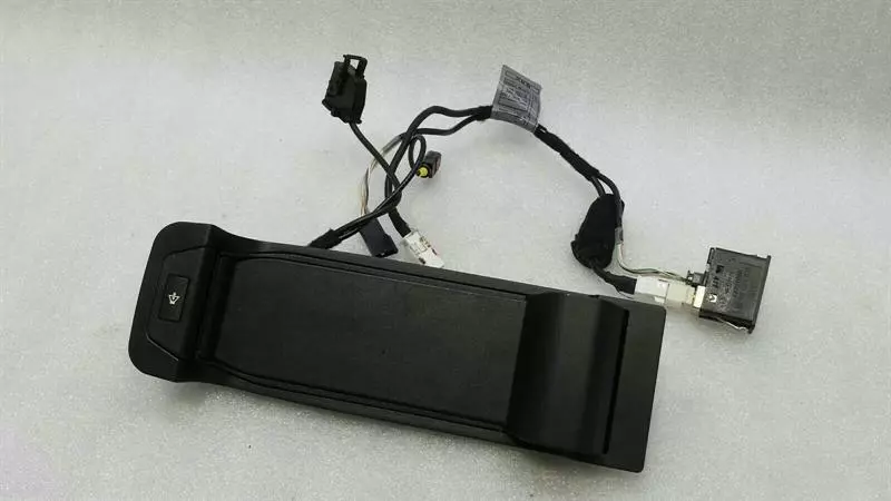 BMW 3 (E90 / E91 / E92 / E93) BMW 3 Series E92 E90 Phone Adapter 9129651 Bezel USB