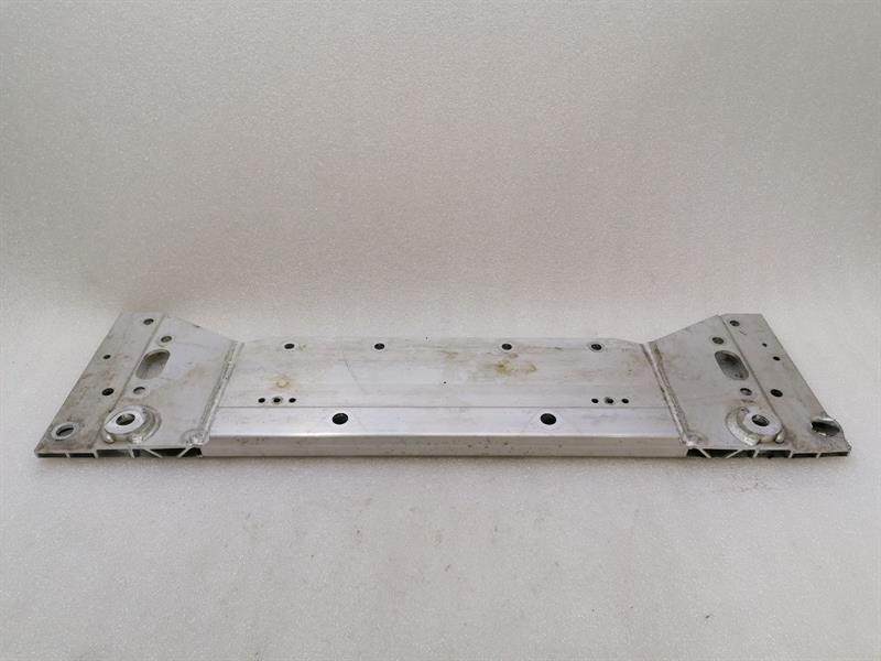 Porsche 911 (992) Porsche 911 992 GT3 Front Subrafe Holder Bracket 992401157C Holder Carrier Body type: Coupe
Fuel: Petrol