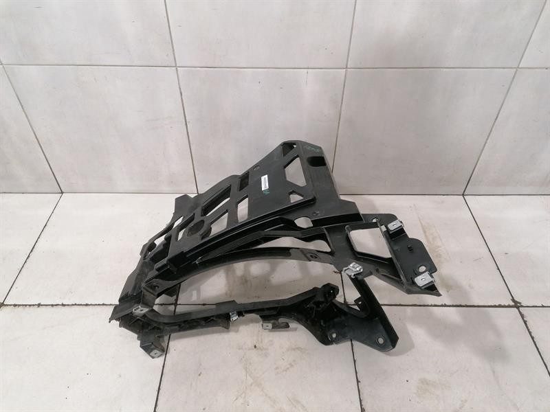 Porsche 911 (992) Porsche 911 992 GT3 RRH holder bracket 9GT813652D holder carrier rear right Body type: Coupe
Fuel: Petrol