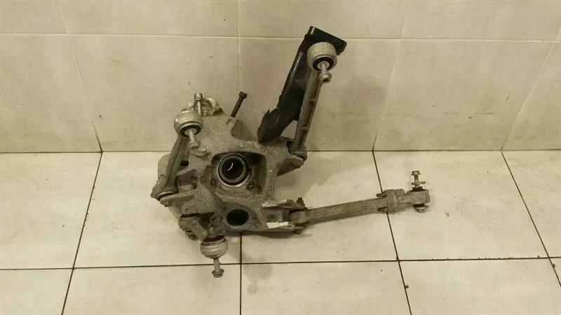 Porsche 911R 991 GT3 RS Right Rear Hub 99133161181 Wheel Bearing Housing Rear RE