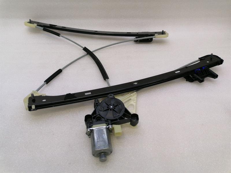 Bentley Bentayga 2016-... Bentley Bentayga 36A MK2 Right Front Door Winder 4M0837462A Front Window Regulator R