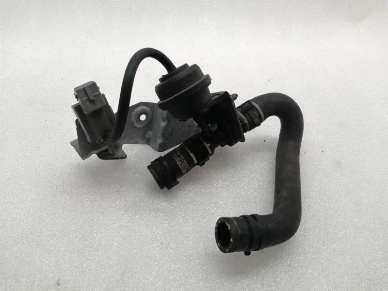 Porsche Cayman 718 Valve 7PP906270 Valve Vacuum Pump Diverter Valve
