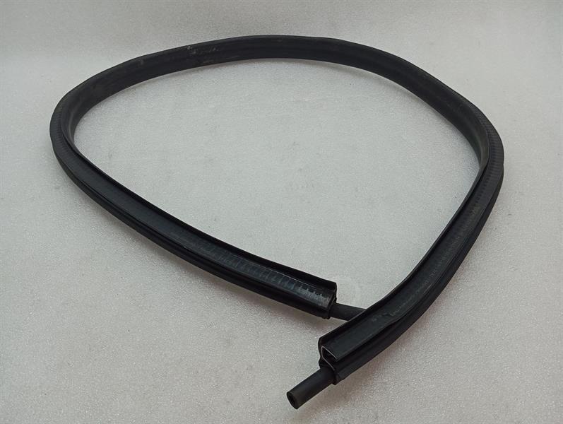 Porsche Boxster (981) Door Seal Porsche Boxster Spyder 718 Door Seal 9815370750...