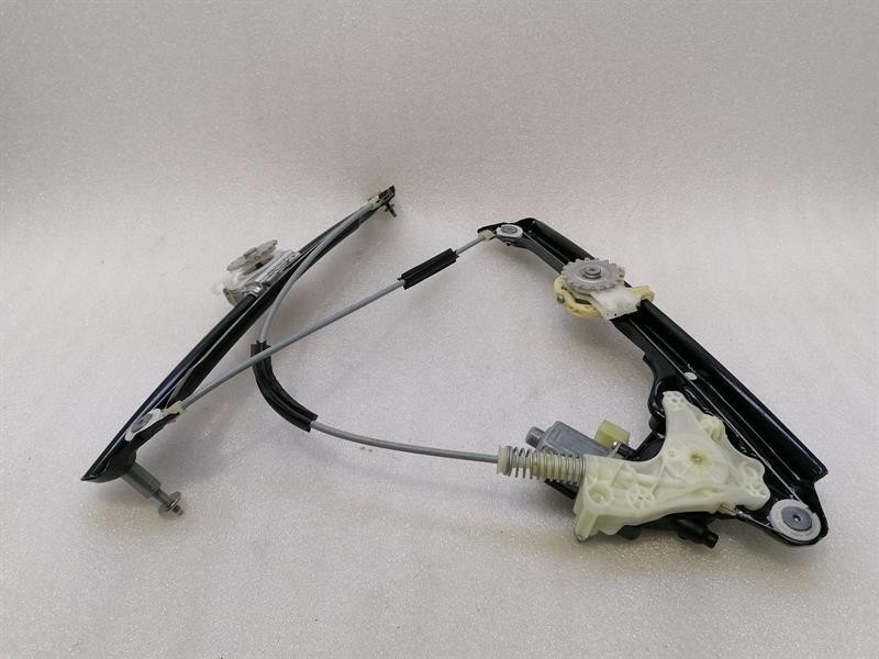 Porsche 911 (992) Porsche 911 992 GT3 Right Front Door Winder 992837402 Window Regulator Front Right Body type: Coupe
Fuel: Petrol