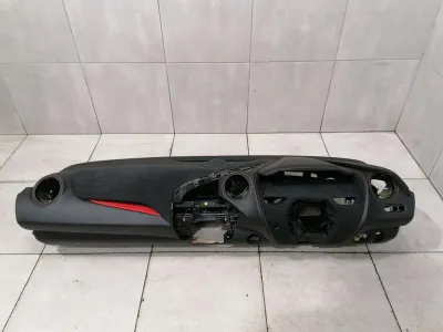 Tableau de bord de la McLaren 720S Coupé, conduite à droite