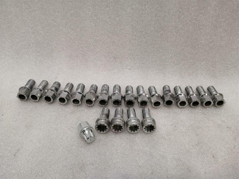 Bentley Continental GT, GTC, Flying Spur Bentley Continental GT V8S Wheel Bolt Set WHT001815 Wheel Lock Set Body type: Coupe
Fuel: Petrol