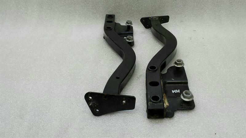 Bentley Continental GT, GTC, Flying Spur Bentley Continental GTC V8S Radiator Support 3W0199418 Bracket Carrier Body type: Convertible
Fuel: Petrol