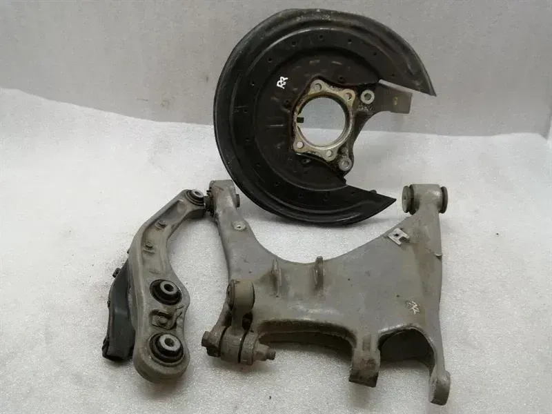 Bentley Continental GT Bentley Continental GT V8S RRH Hub 3W0505436A Wheel Bearing Housing Rear Right