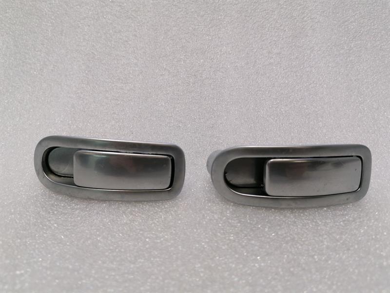 Bentley Continental GT, GTC, Flying Spur Bentley Continental GT V8S Coat Hook Set 3W0857633F Catch Hook Body type: Coupe
Fuel: Petrol